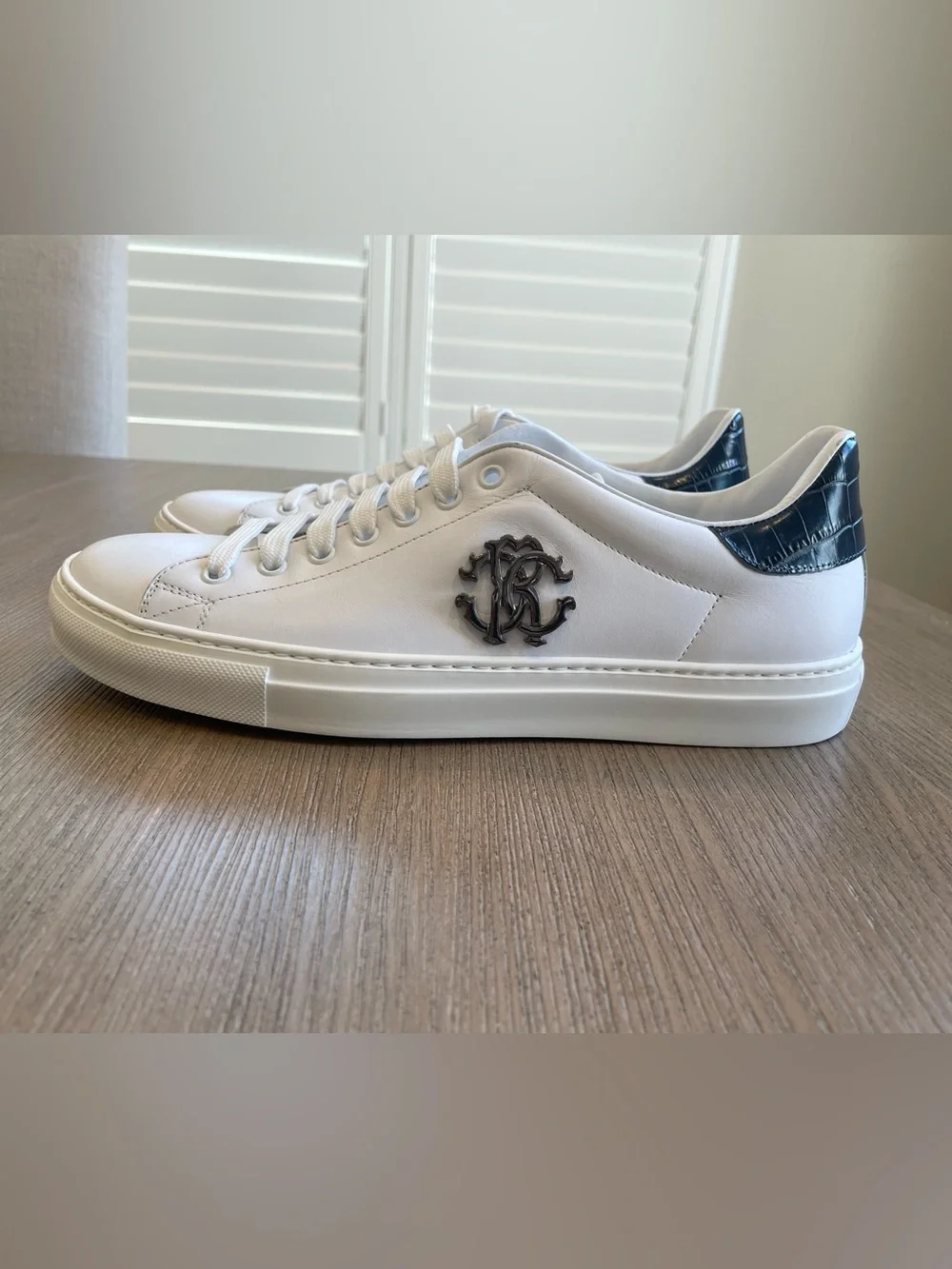 Roberto Cavalli Mens Leather Low Top Logo Sneaker In White Size 9/42 No Box